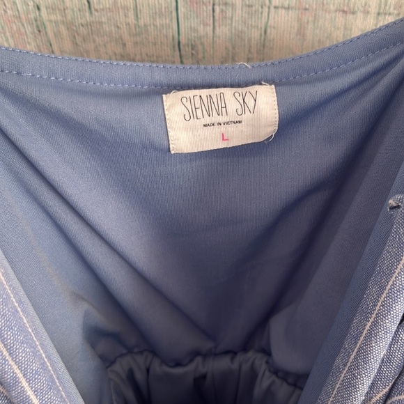 - Good used condition Woman’s Sienna Sky wide leg, jumpsuit capri. Size is… - Picture 9 of 15